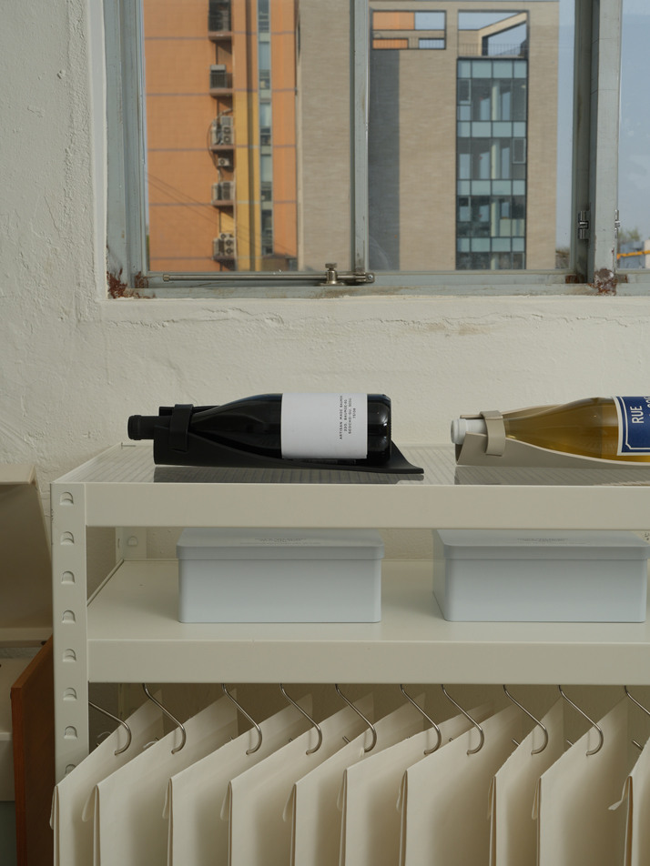 WINE HOLDER 021 (GREY IVORY)