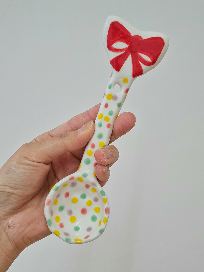 레드리본 도트 수저