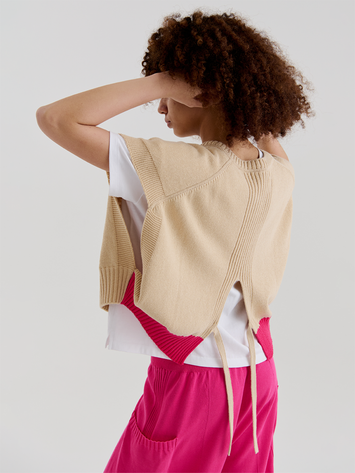 SLEEVELESS CARDIGAN (BEIGE)