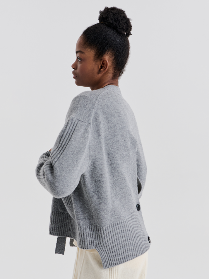 BACK BUTTON CARDIGAN (GREY)