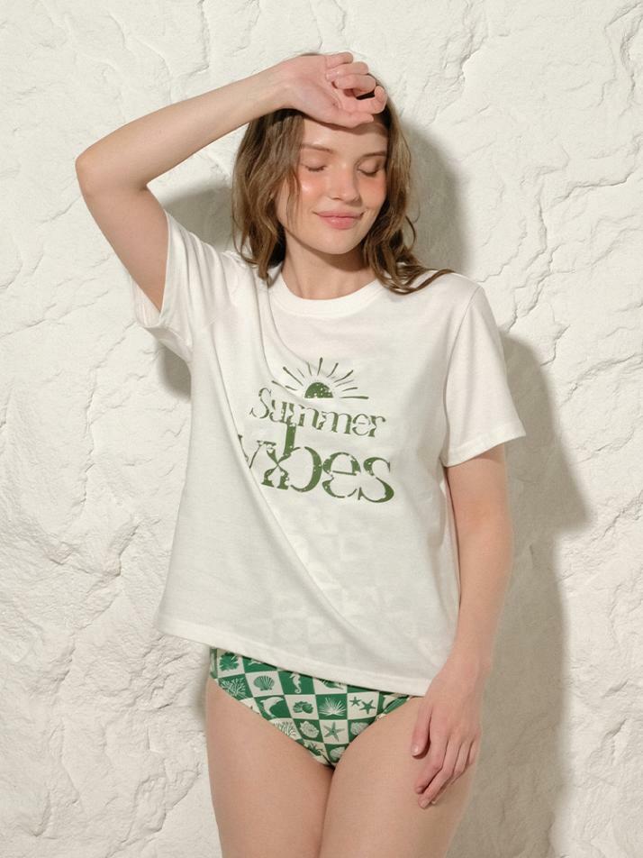SUMMER VIBES GREEN Semi Crop T-shirt
