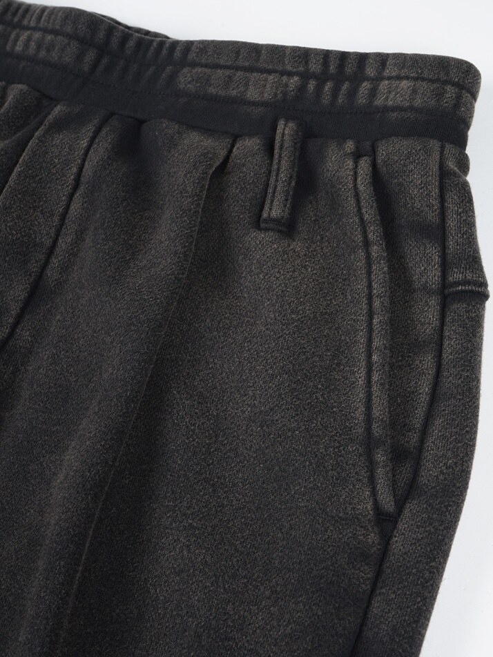 [birbante] 가먼트워싱 컴포트 루즈핏 원턱 스웨트 팬츠 - 차콜