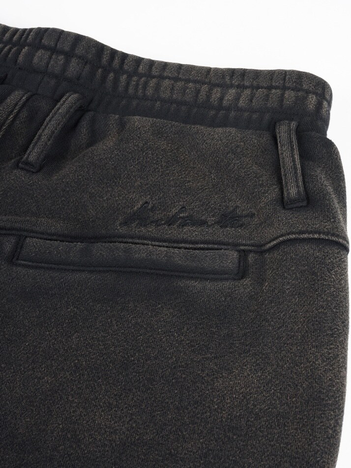 [birbante] 가먼트워싱 컴포트 루즈핏 원턱 스웨트 팬츠 - 차콜