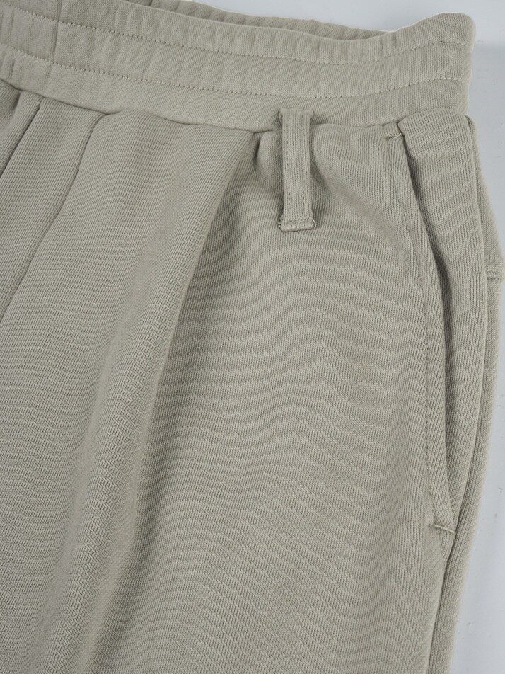 [birbante] 컴포트 루즈핏 원턱 스웨트 팬츠 - 옥스포드 베이지