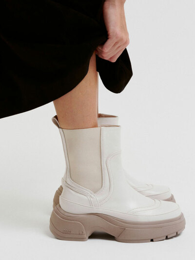 Chelsea leather boots / Beige