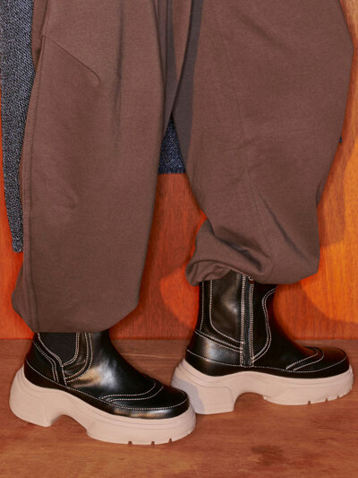 Chelsea leather boots / Black Beige