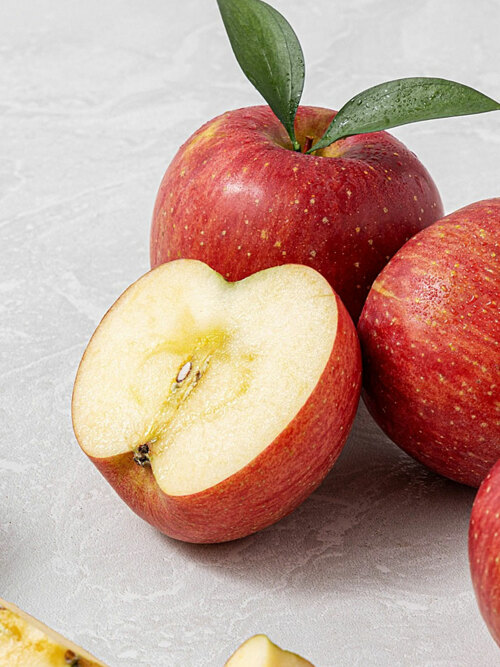 과일 맛집의 근본있는 사과: 1) 1.5kg내외 (5-9과 내외)