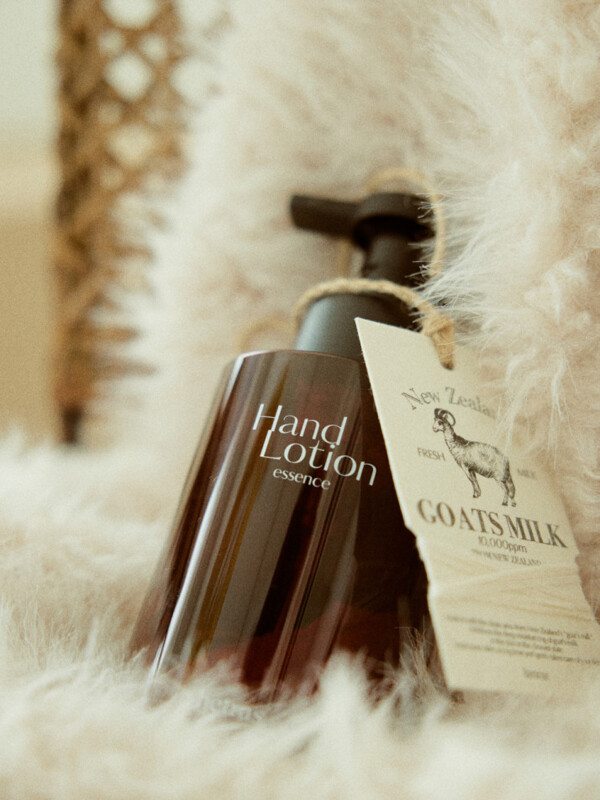 헤트라스 퍼퓸 에센스 대용량 핸드로션 515ml 기프트 에디션 고보습 산양유 핸드크림