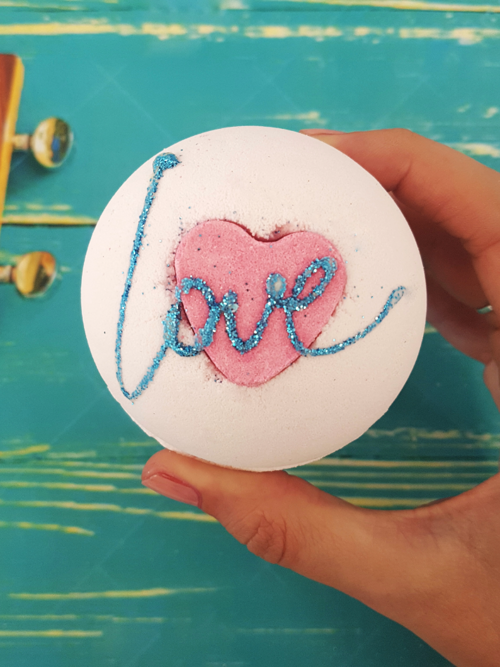 밤코스메틱 올 유 니드 이스 러브 배쓰 블라스터