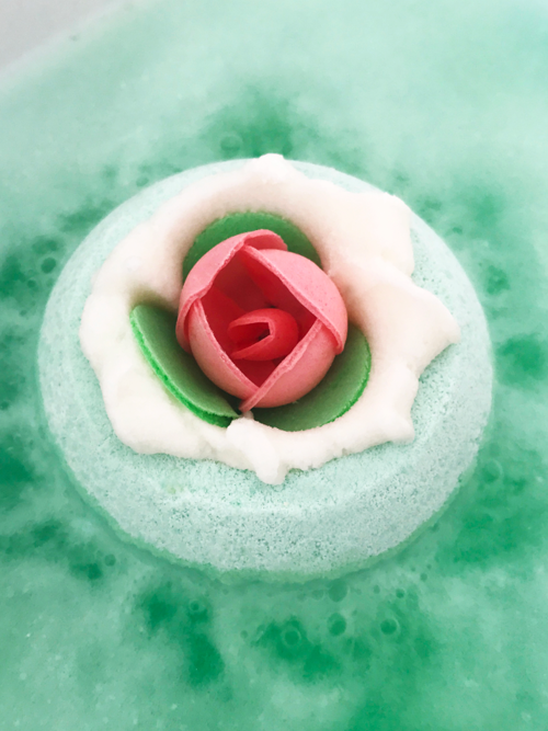 밤코스메틱 빈티지로즈힙 배쓰 블라스터