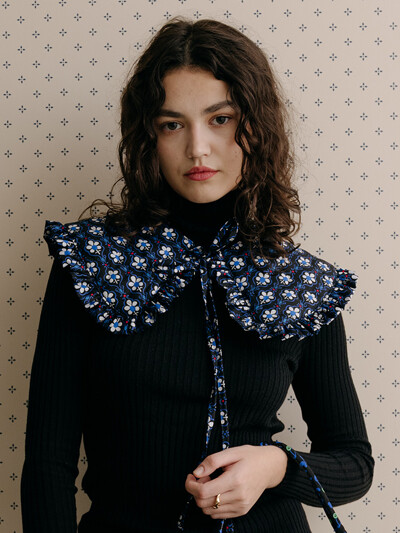 프릴 퀼팅 케이프 꽃송이 블루