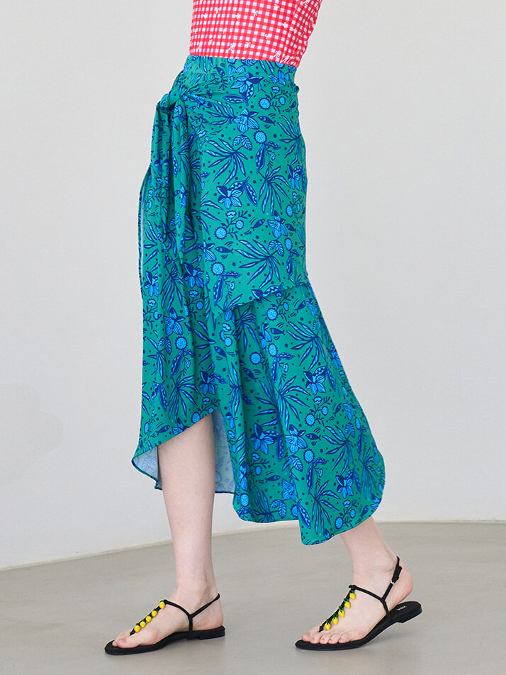 타이 스커트 물속