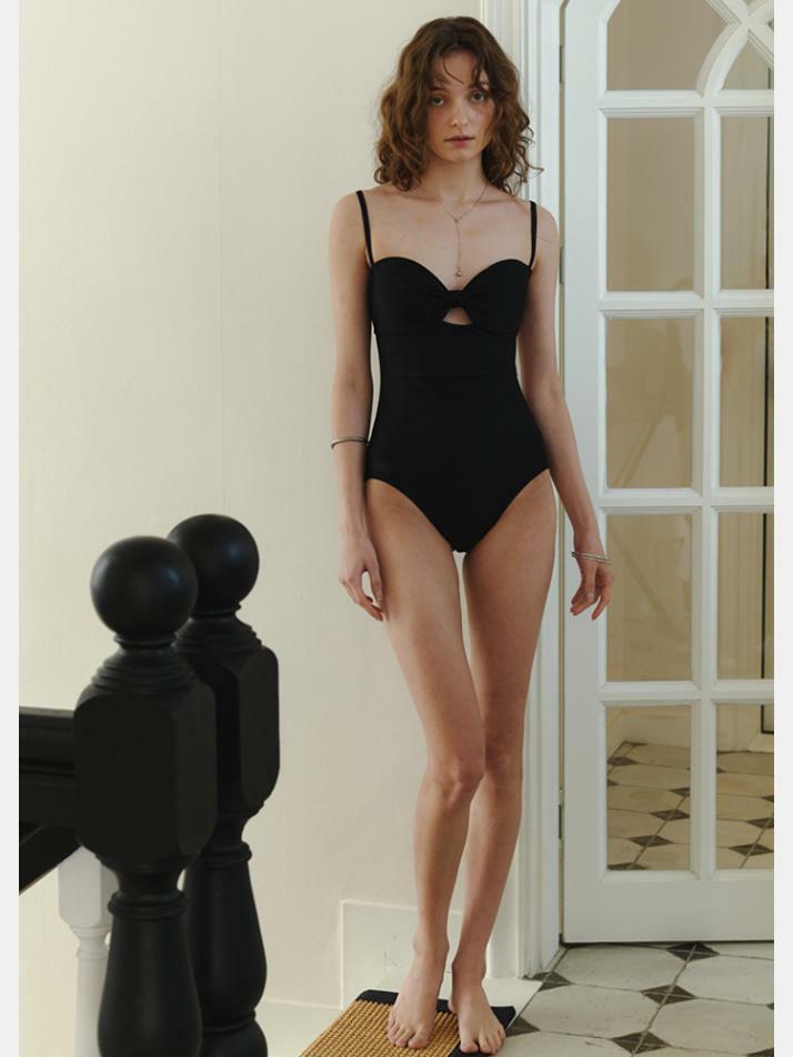 Modern Chic Black Swim 모던 시크 블랙 스윔