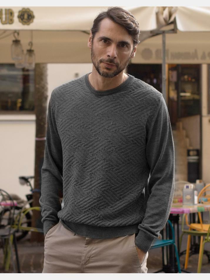 [아르메오디] 레귤러핏 사선 스트라이프 메리노 울 니트 DFINT801CH