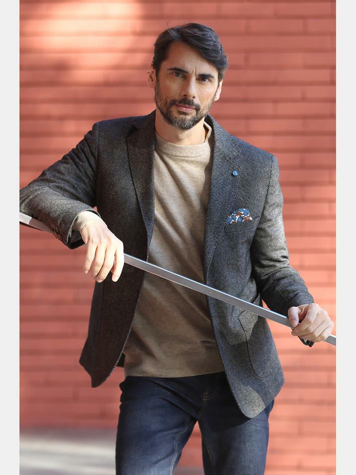 [아르메오디] 레귤러핏 베이지 블랙 패턴 클래식 자켓 EFIJK563MC