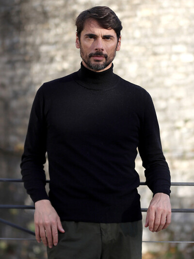 [아르메오디] 슬림핏 터틀넥 패턴 포인트 니트 이태리직수입 EFINT800BK