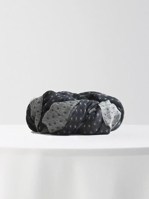 [아르메오디] 모던 스퀘어 패턴 머플러 GFIMF031NA