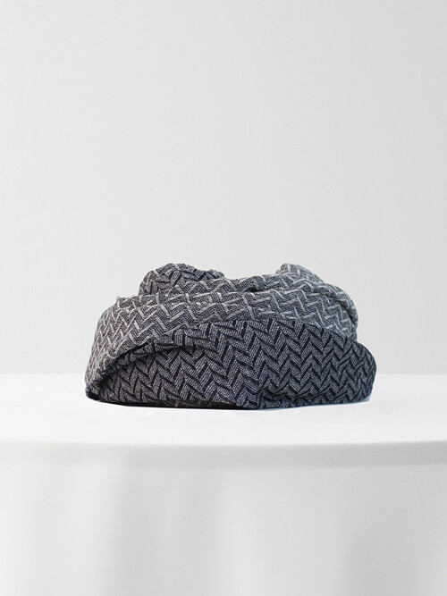 [아르메오디] 클래식 헤링본 패턴 투톤 머플러 GFIMF022NA