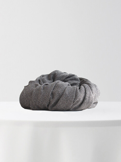 [아르메오디] 클래식 헤링본 패턴 그레이 머플러 GFIMF023GR