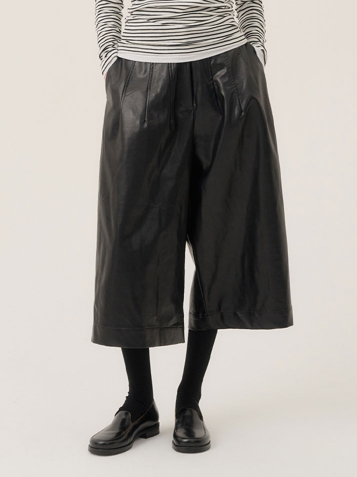 페이크 레더 큐롯 팬츠