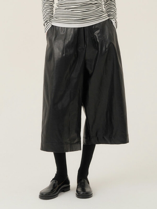 페이크 레더 큐롯 팬츠