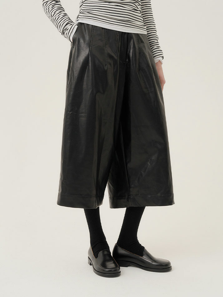 페이크 레더 큐롯 팬츠