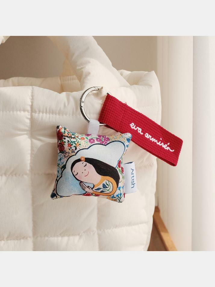 쿠션키링 Sleep / 에바 알머슨(Eva Armisen)