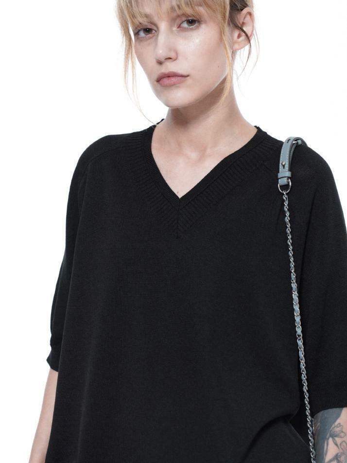 Reglan Slit V-neck Half Knit - Black