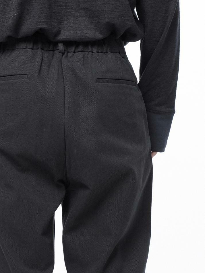 Side Tuck Wide Cotton Slacks - Black /M243PT04BK