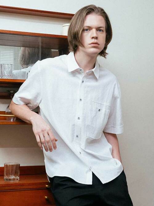 비대칭절개라인 로고자수 반팔셔츠 CXS24MWSH488 WHI