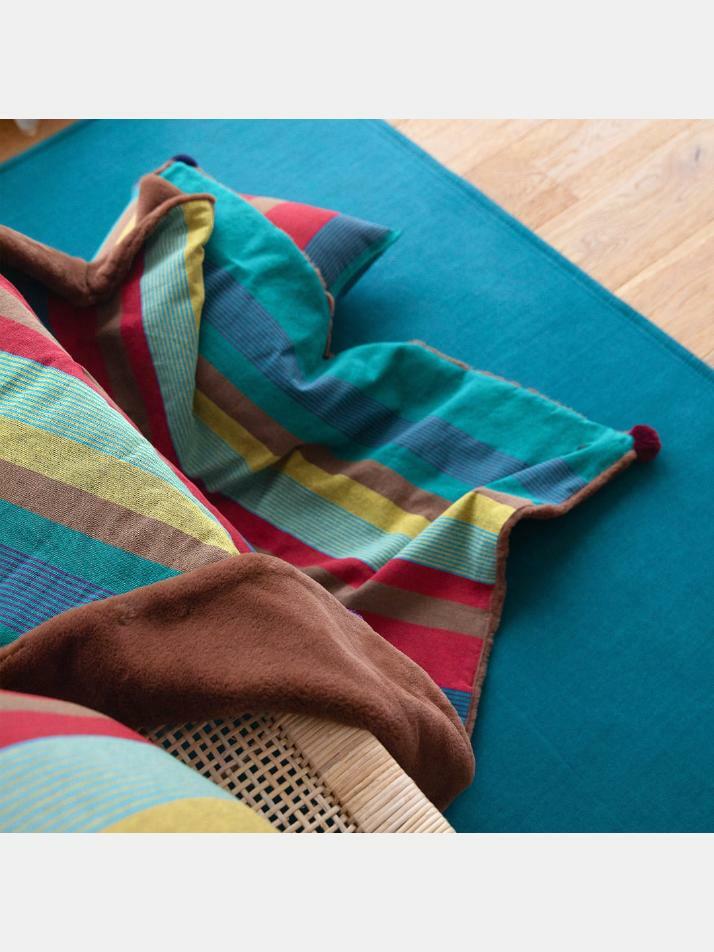 극세사 벨보아 니트방울 블랭킷 피콕스윙