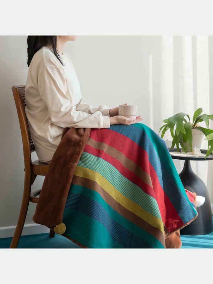 극세사 벨보아 니트방울 블랭킷 피콕스윙