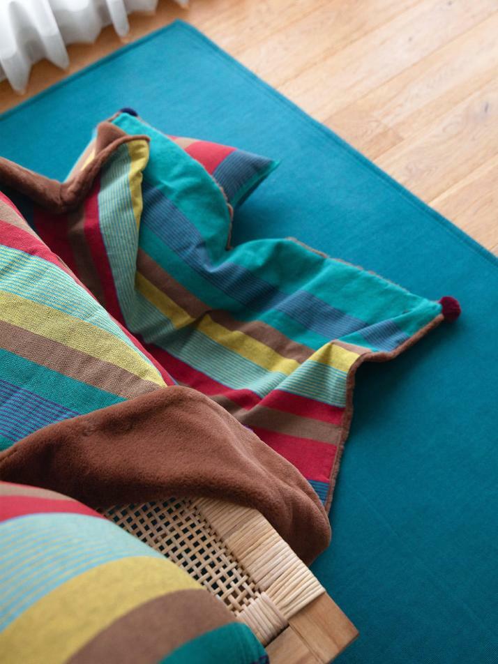 극세사 벨보아 니트방울 블랭킷 피콕스윙