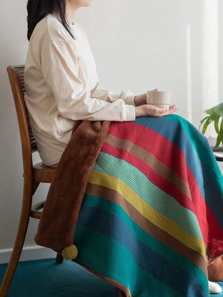 극세사 벨보아 니트방울 블랭킷 피콕스윙