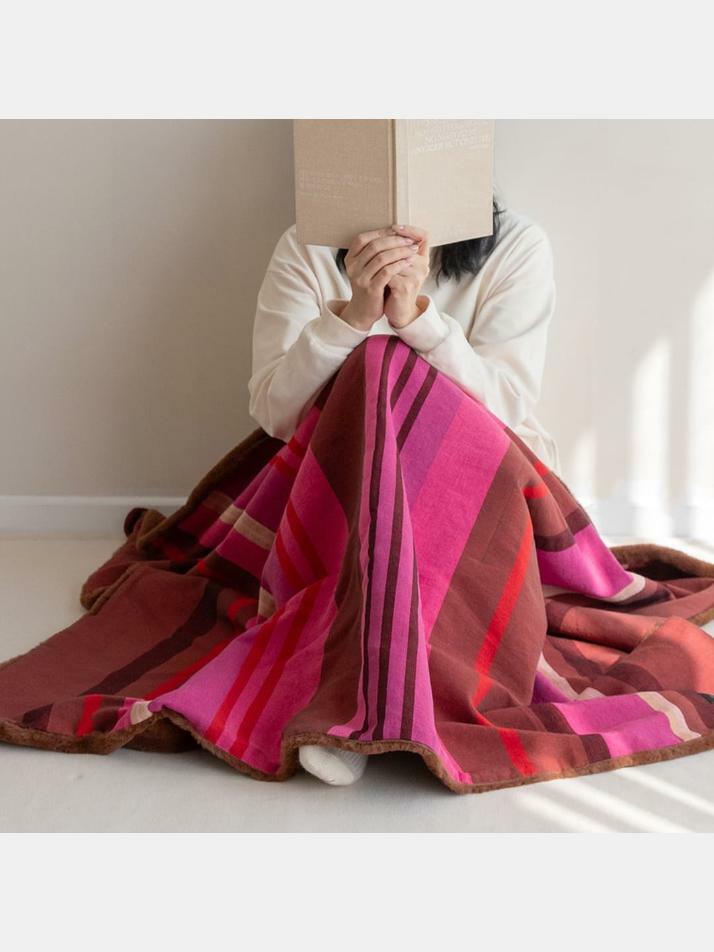 극세사 벨보아 니트방울 블랭킷 다알리아레드