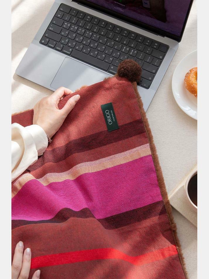 극세사 벨보아 니트방울 블랭킷 다알리아레드