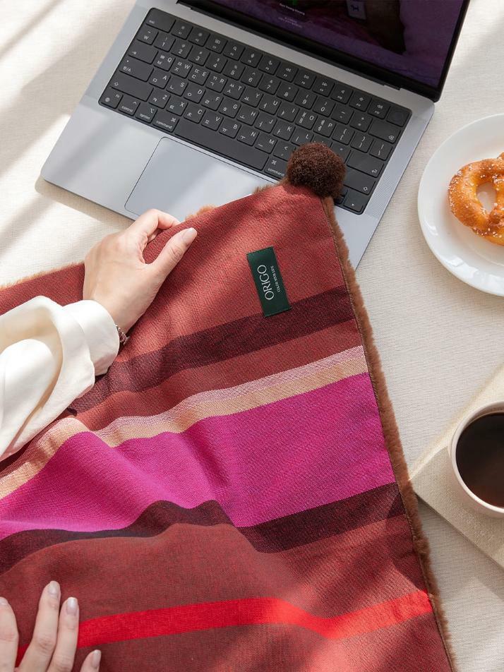 극세사 벨보아 니트방울 블랭킷 다알리아레드