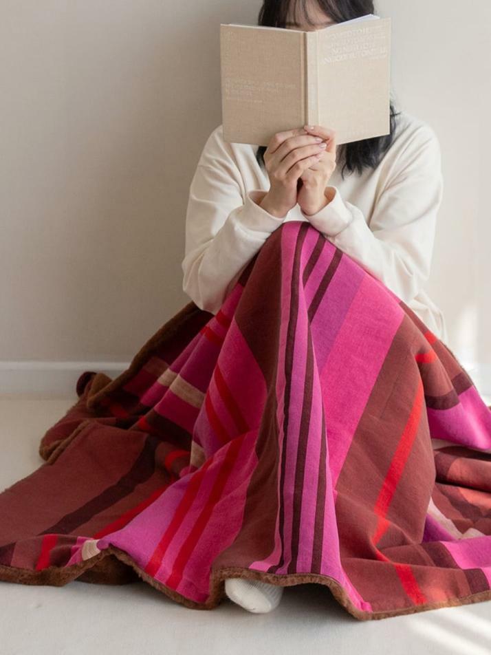 극세사 벨보아 니트방울 블랭킷 다알리아레드