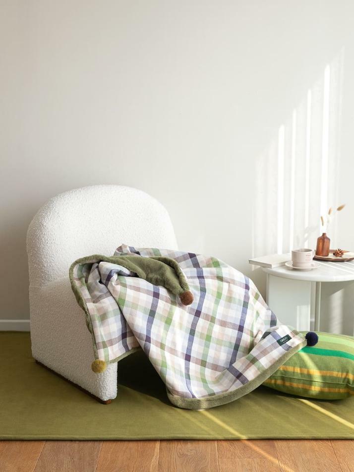 극세사 벨보아 니트방울 블랭킷 윌로우 체크