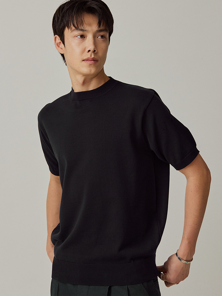 Essential Short Sleeve Round Knit (Black)