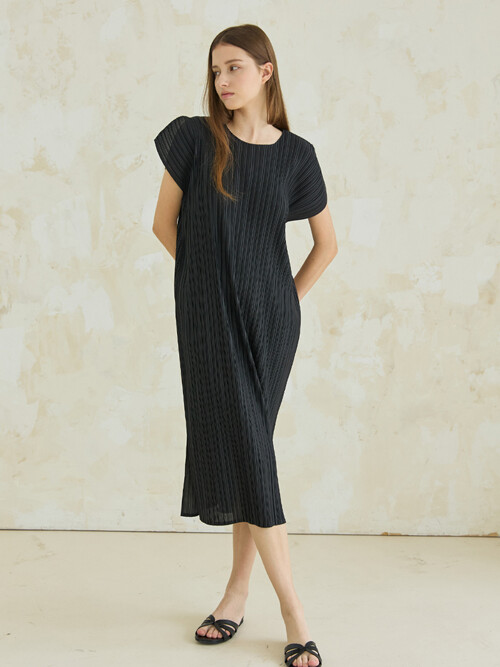 belaire pleats slit dress (blackcurrant)