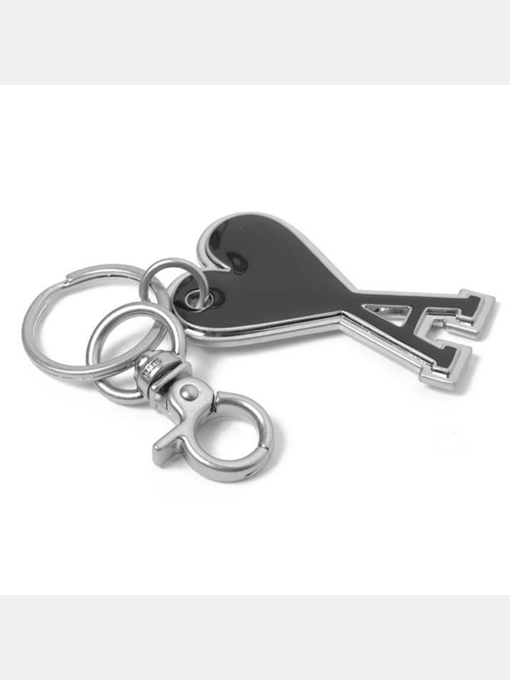 [아미] 24FW 하트 로고 키링 블랙 UKR906 363 001