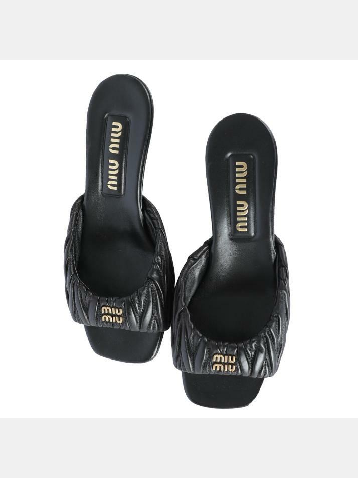 [미우미우] 24FW 마틀라세 로고 샌들 블랙 5XX650 88T F0002