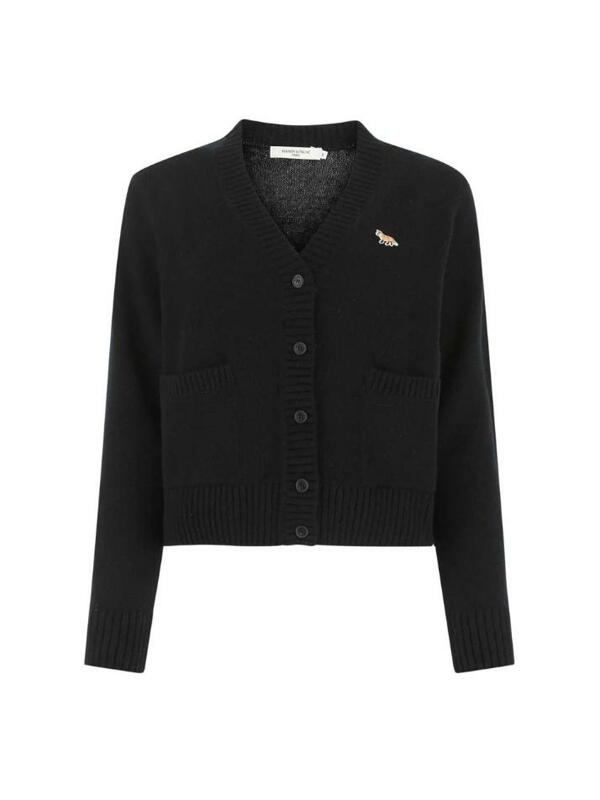 [메종 키츠네] 23FW 폭스 패치 브이넥 가디건 HW00503KT1006 P199