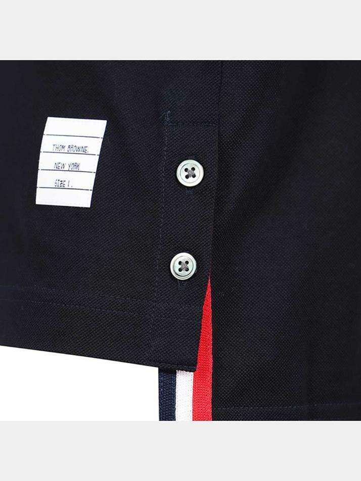 [톰브라운] 24FW 삼선 포켓 폴로 티셔츠 네이비 MJP022A 01455 415