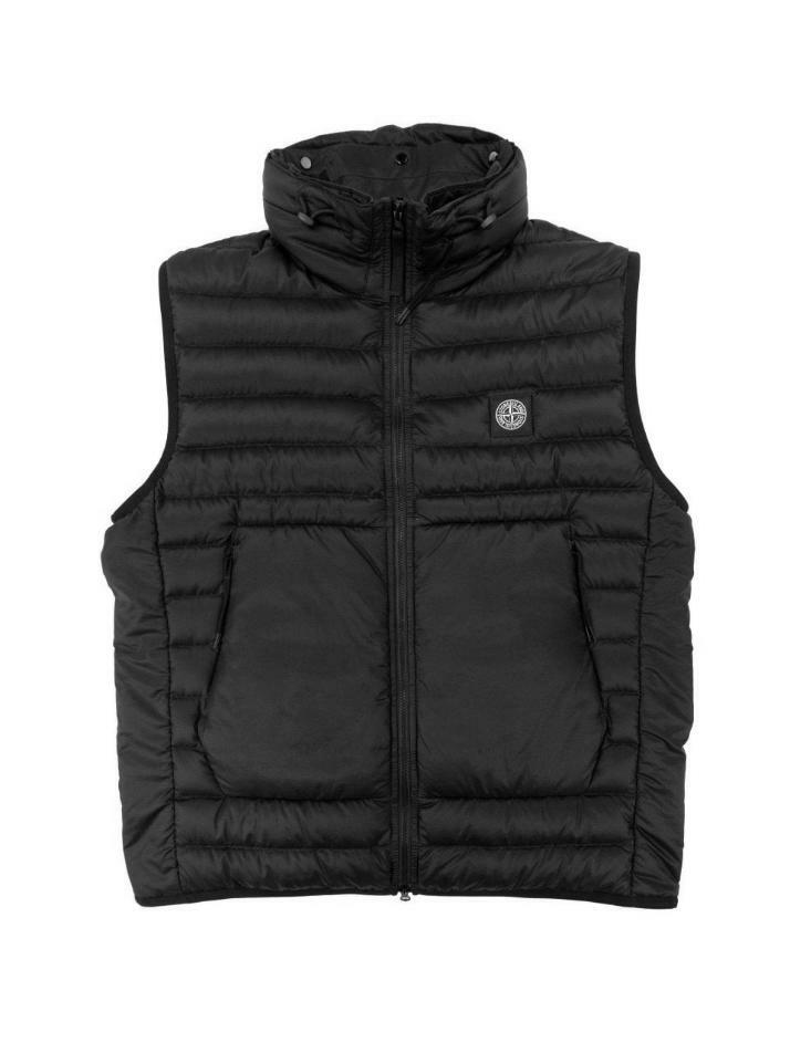 [스톤 아일랜드] 13주년 로고 패치 패딩조끼 블랙 7615G0224 V0029