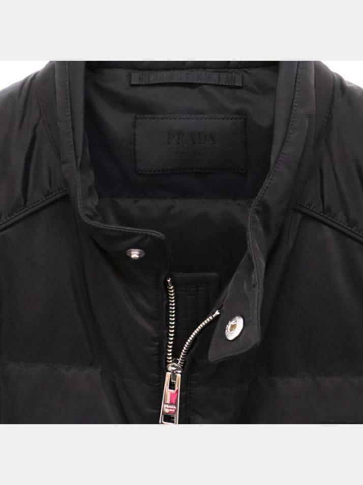 [프라다] 24FW 삼각 로고 패딩 조끼 블랙 SGH069 106O F0002