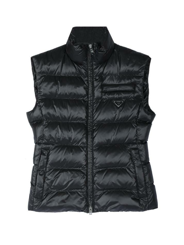[프라다] 25SS 삼각로고 패딩 조끼 블랙 290546 11HU F0002