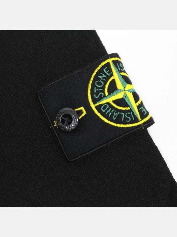 [스톤 아일랜드] 25SS 와펜 패치 니트 블랙 K1S15 5100062 S00B9 V0029