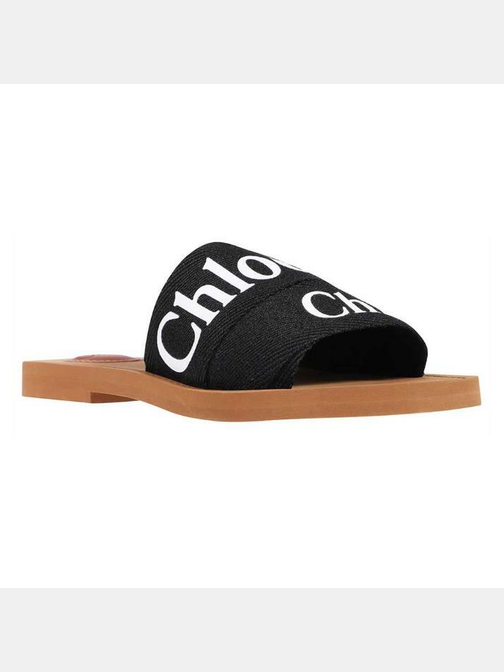[끌로에] 25SS 우디 로고 스트랩 샌들 블랙 CHC22U188Z3 001